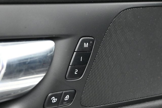 2021 Volvo S60 Recharge Plug-In Hybrid T8 R-Design Expression