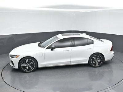 2021 Volvo S60 Recharge Plug-In Hybrid T8 R-Design Expression