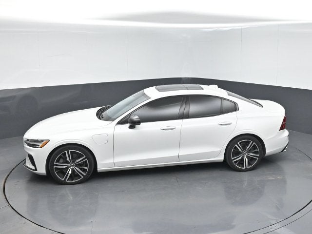 2021 Volvo S60 Recharge Plug-In Hybrid T8 R-Design Expression