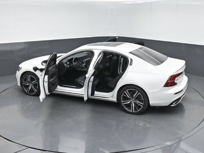 2021 Volvo S60 Recharge Plug-In Hybrid T8 R-Design Expression