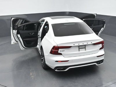 2021 Volvo S60 Recharge Plug-In Hybrid T8 R-Design Expression