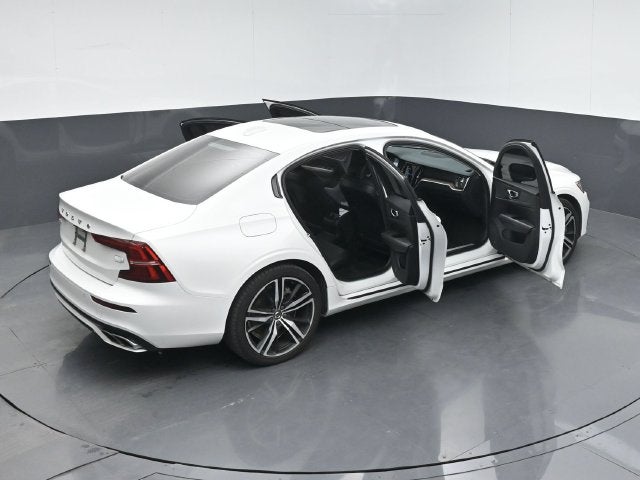 2021 Volvo S60 Recharge Plug-In Hybrid T8 R-Design Expression