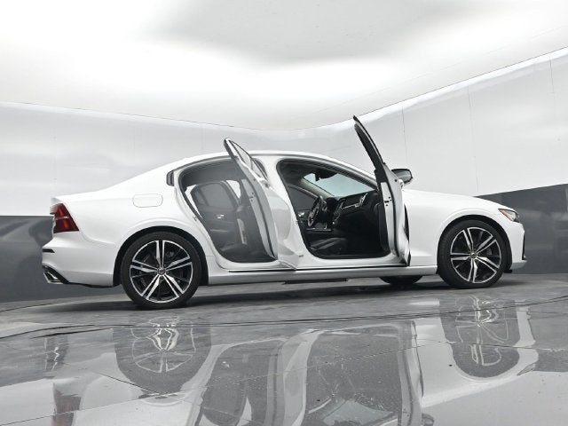 2021 Volvo S60 Recharge Plug-In Hybrid T8 R-Design Expression