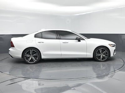 2021 Volvo S60 Recharge Plug-In Hybrid T8 R-Design Expression